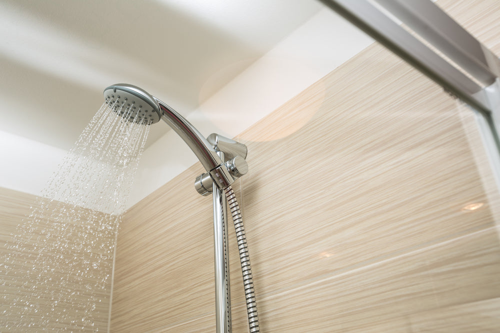 ¿Sabes de qué partes se compone una ducha?