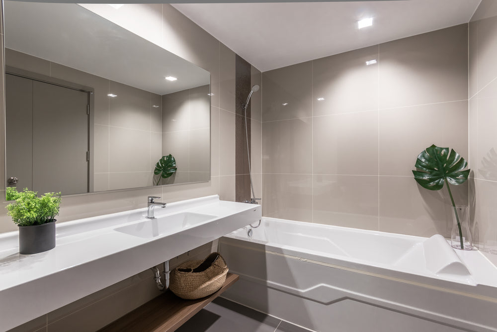 Adapta tu grifería a las tendencias para baños del 2021